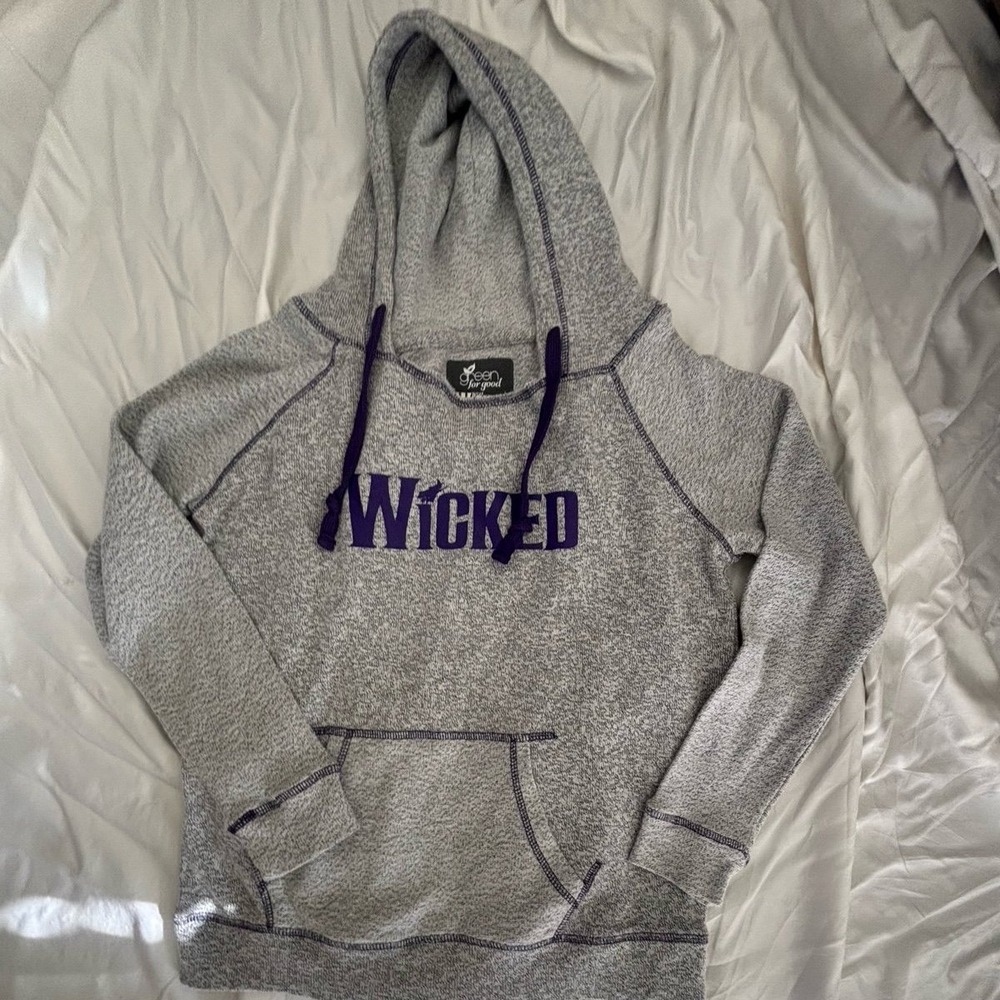Wicked Sweatshirt Medium‎
